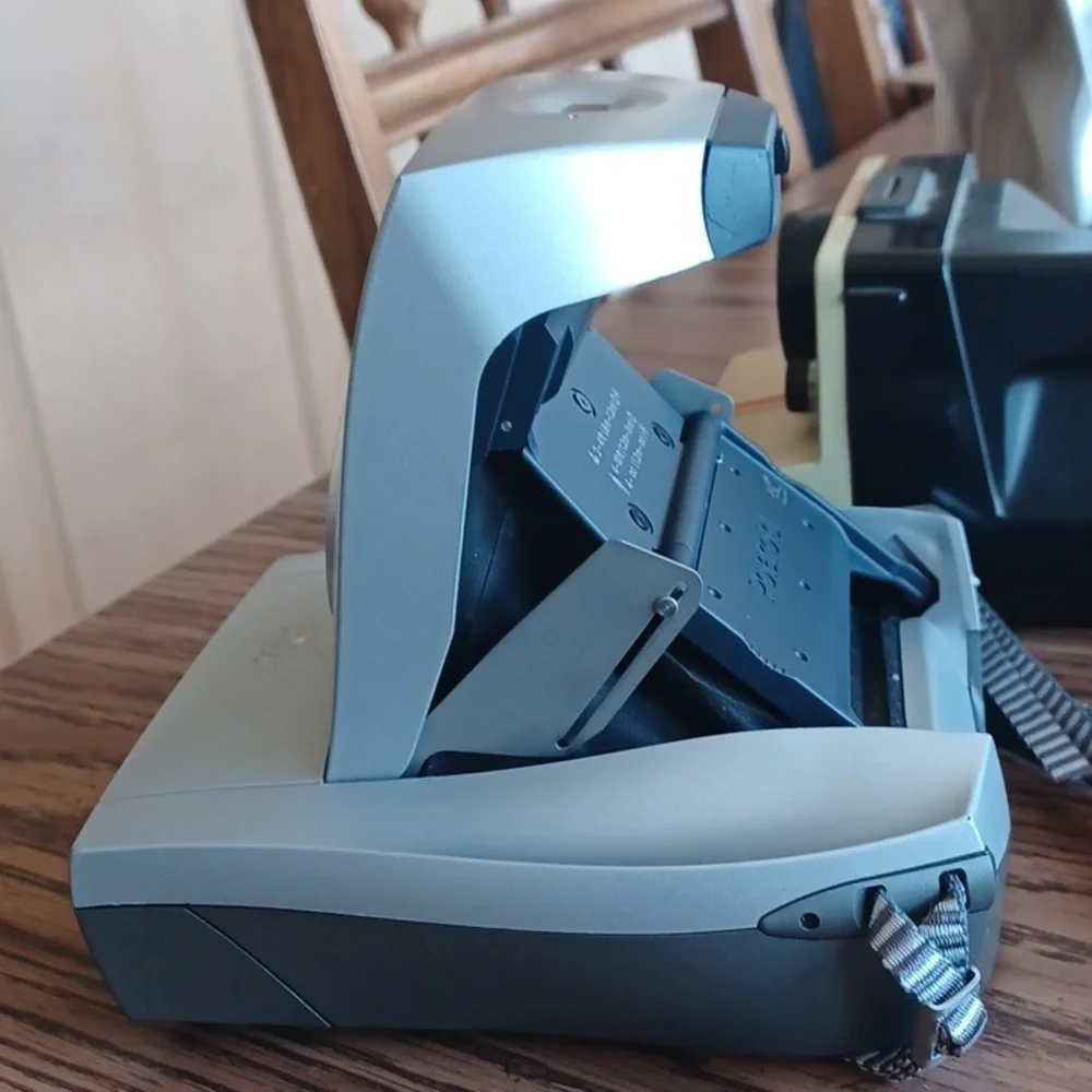 Polaroid questions leave